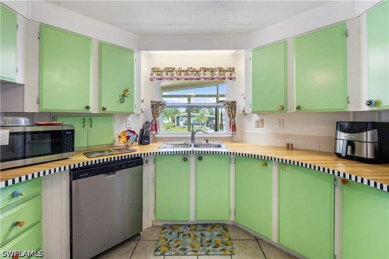 2 bedroom ManufacturedHome at 280 Grassy Key Ln, West Wind Estates, Naples — photo 5