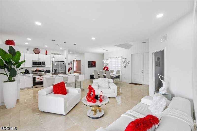 3 bedroom SingleFamilyResidence at 910 Richmond Ave N, Lehigh Acres, Lehigh Acres — photo 4