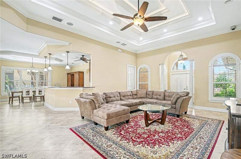 4 bedroom SingleFamilyResidence at 672 Fairway Ter, Moorings, Naples — photo 4