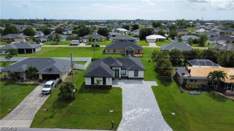 474 NE 2nd Pl, Cape Coral FL - photo 17 of 26