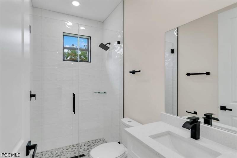 3 bedroom SingleFamilyResidence at 474 NE 2nd Pl, Cape Coral, Cape Coral — photo 3