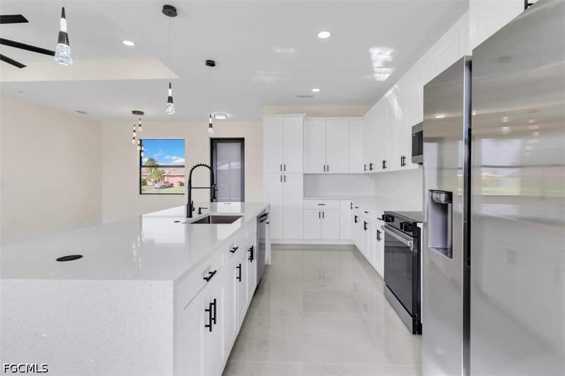 3 bedroom SingleFamilyResidence at 474 NE 2nd Pl, Cape Coral, Cape Coral — photo 5