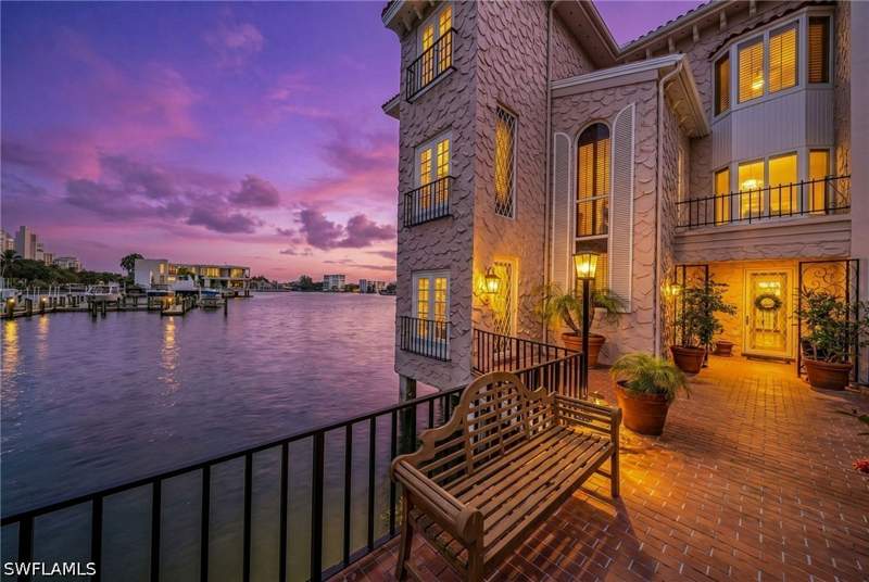 3 bedroom Attached at 4000 Gulf Shore Blvd N 3300, Venetian Villas, Naples — photo 2
