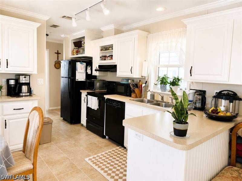 1 bedroom ManufacturedHome at 25 Bass Ln 25, Imperial Wilderness, Naples — photo 5