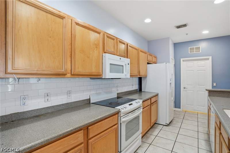 2 bedroom Condominium at 11751 Pasetto Ln 407, Royal Pointe, Fort Myers — photo 3