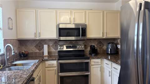 9064 Gervais Cir 105, Naples FL - photo 13 of 23