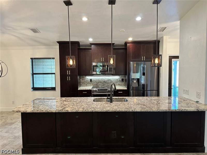 2 bedroom Attached at 4266 Island Cir B, Village Homes, Fort Myers — photo 4
