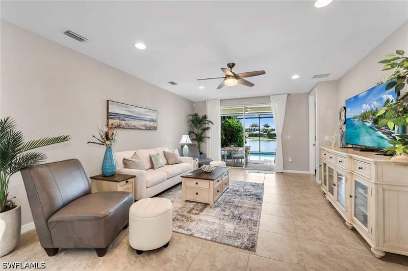 2 bedroom Attached at 14815 Edgewater Cir, Coral Harbor, Naples — photo 3