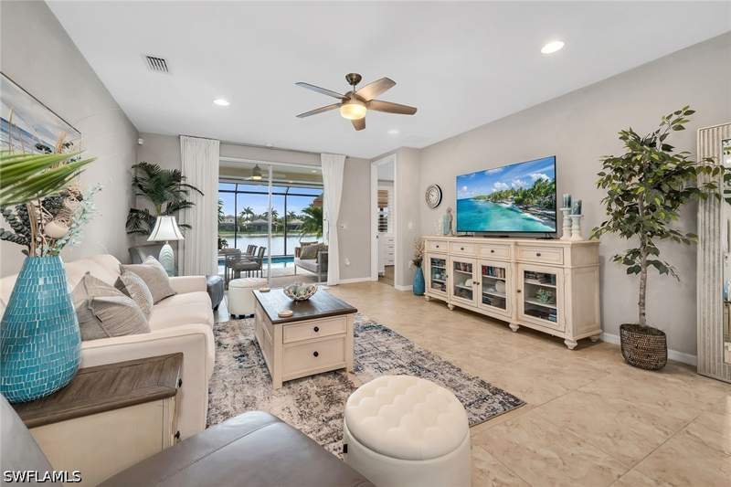 2 bedroom Attached at 14815 Edgewater Cir, Coral Harbor, Naples — photo 4