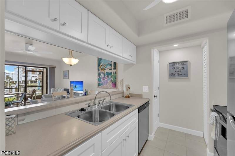 1 bedroom Condominium at 200 Lenell Rd 218, Estero Island Yacht & Racquet Club Condo, Fort Myers Beach — photo 4