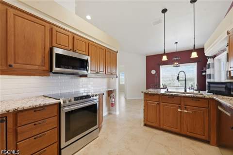 640 Clancy St E, Lehigh Acres FL - photo 8 of 25