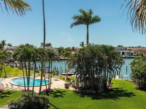400 Park Shore Dr 304, Naples FL - photo 13 of 19