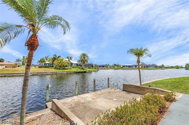 3 bedroom SingleFamilyResidence at 1137 SW 37th St, Cape Coral, Cape Coral — photo 2