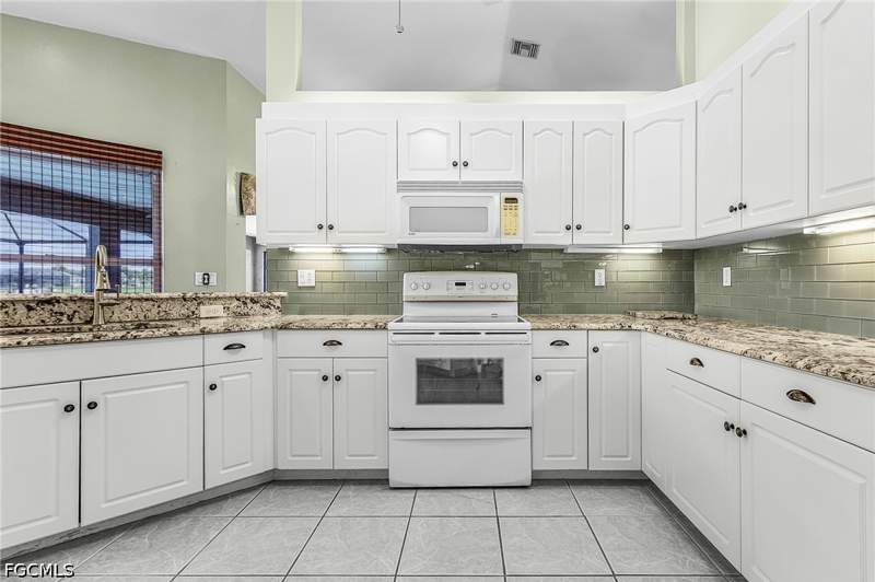 3 bedroom SingleFamilyResidence at 1137 SW 37th St, Cape Coral, Cape Coral — photo 5