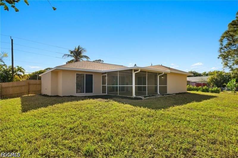 3 bedroom SingleFamilyResidence at 8093 Caloosa Rd, San Carlos Park, Fort Myers — photo 3