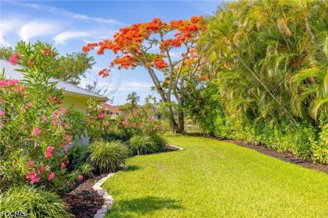 283 Palm Lake Dr, Sanibel FL - photo 10 of 43