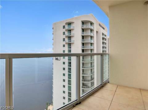 3000 Oasis Grand Blvd 2905, Fort Myers FL - photo 14 of 40