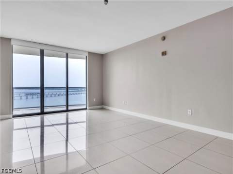 3000 Oasis Grand Blvd 2905, Fort Myers FL - photo 6 of 40