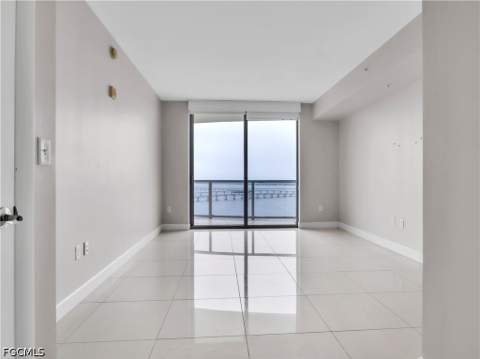 3000 Oasis Grand Blvd 2905, Fort Myers FL - photo 7 of 40
