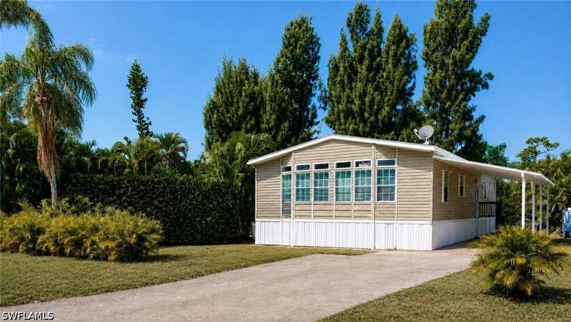 3 bedroom ManufacturedHome at 20472 Luettich Ln, Broadway Mobile Home Village, Estero — photo 2