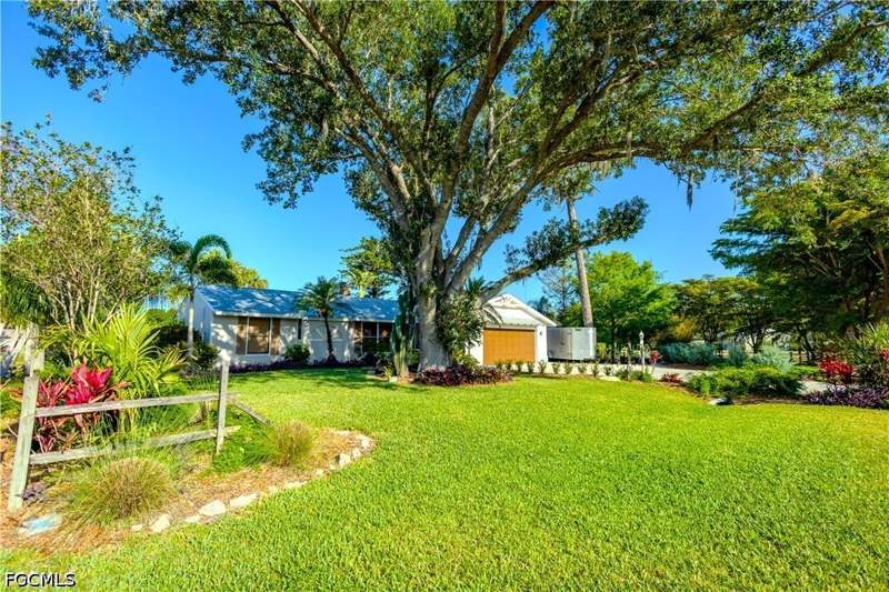 3 bedroom SingleFamilyResidence at 16283 Mirror Lake DR, BAYSHORE ESTATES SUBDIVISION, North Fort Myers — photo 2