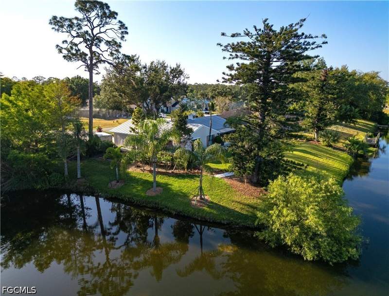3 bedroom SingleFamilyResidence at 16283 Mirror Lake DR, BAYSHORE ESTATES SUBDIVISION, North Fort Myers — photo 4
