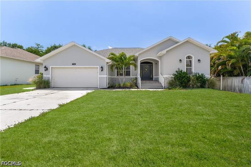 3 bedroom SingleFamilyResidence at 7930 Sandel Wood Cir W, The Villages Of Sandel Wood, Fort Myers — photo 2