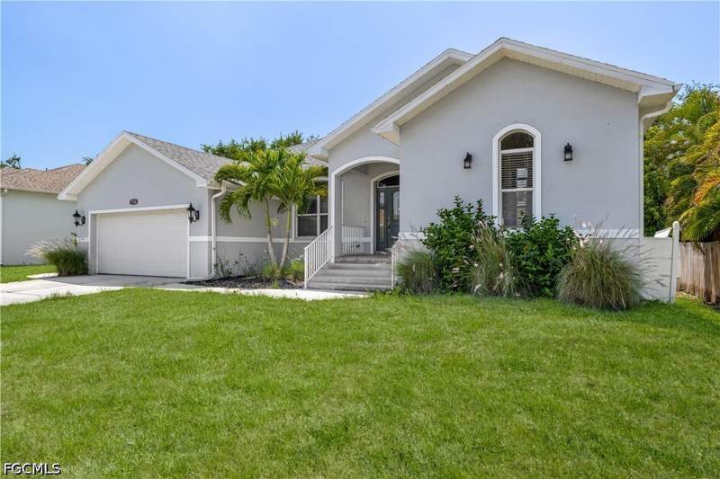 3 bedroom SingleFamilyResidence at 7930 Sandel Wood Cir W, The Villages Of Sandel Wood, Fort Myers — photo 3