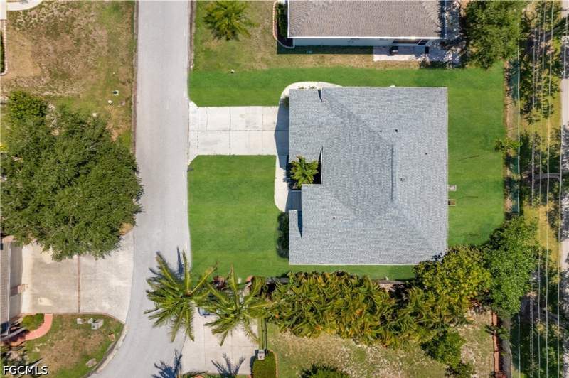 3 bedroom SingleFamilyResidence at 7930 Sandel Wood Cir W, The Villages Of Sandel Wood, Fort Myers — photo 5