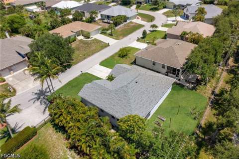 7930 Sandel Wood Cir W, Fort Myers FL - photo 7 of 37