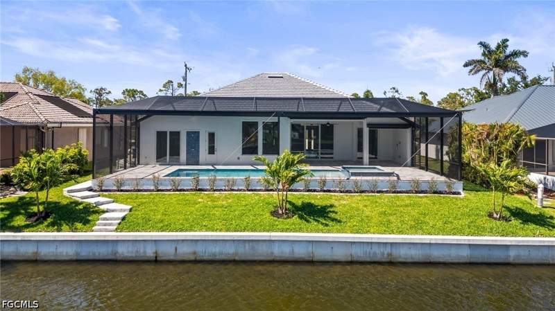 3 bedroom SingleFamilyResidence at 2304 SW 38th Ter, Cape Coral, Cape Coral — photo 2
