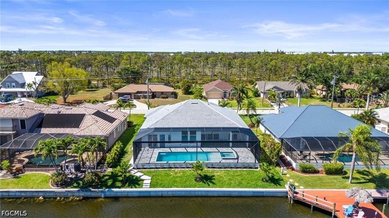 3 bedroom SingleFamilyResidence at 2304 SW 38th Ter, Cape Coral, Cape Coral — photo 4