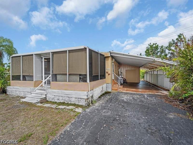 2 bedroom ManufacturedHome at 265 Fireball Ln, Mobile Manor, North Fort Myers — photo 3
