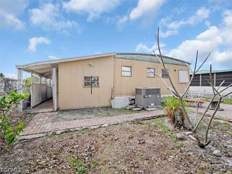 2 bedroom ManufacturedHome at 265 Fireball Ln, Mobile Manor, North Fort Myers — photo 4