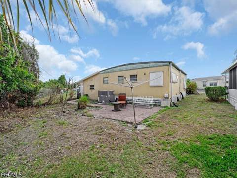 265 Fireball Ln, North Fort Myers FL - photo 7 of 37