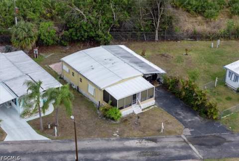 265 Fireball Ln, North Fort Myers FL - photo 9 of 37