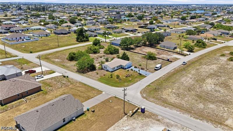 3 bedroom SingleFamilyResidence at 18 NW 26th Ter, Cape Coral, Cape Coral — photo 4