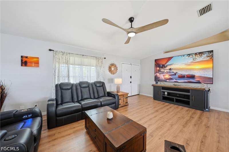 3 bedroom SingleFamilyResidence at 515 Gleason Pkwy, Cape Coral, Cape Coral — photo 4