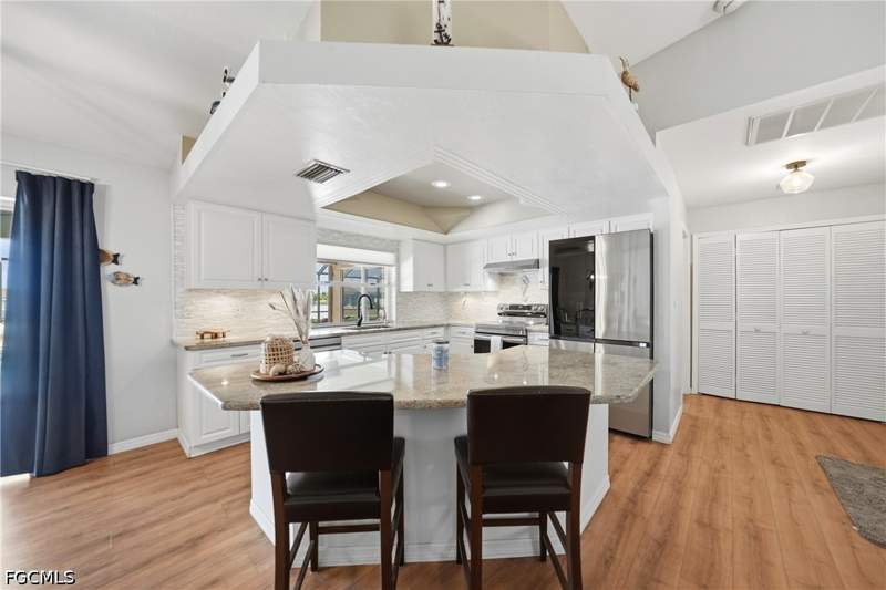 3 bedroom SingleFamilyResidence at 515 Gleason Pkwy, Cape Coral, Cape Coral — photo 5