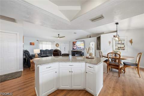 515 Gleason Pkwy, Cape Coral FL - photo 8 of 33