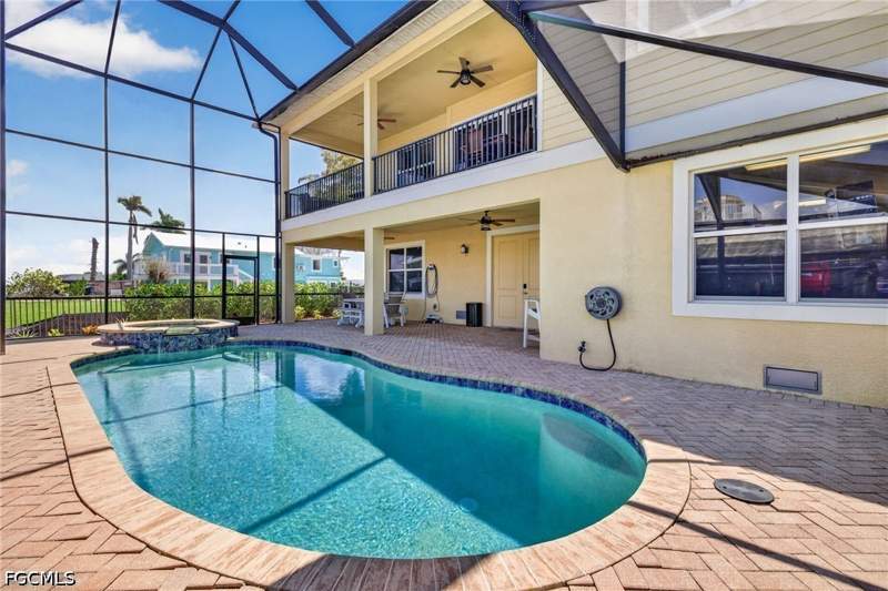 3 bedroom SingleFamilyResidence at 243 Driftwood Ln, Flamingo Park, Fort Myers Beach — photo 3