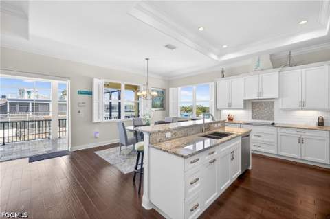 243 Driftwood Ln, Fort Myers Beach FL - photo 7 of 40