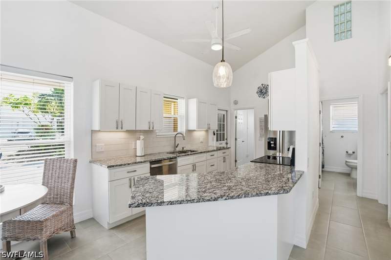 3 bedroom SingleFamilyResidence at 421 Connecticut St, Shell Mound Park, Fort Myers Beach — photo 4
