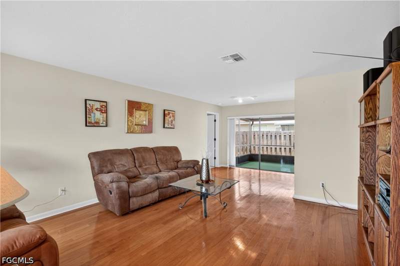 2 bedroom SingleFamilyResidence at 9708 Foxglove Cir, South Pointe, Fort Myers — photo 3