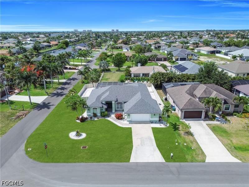 4 bedroom SingleFamilyResidence at 1722 SW 38th Ter, Cape Coral, Cape Coral — photo 2