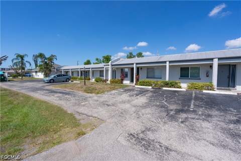 4608 SE 4th Pl 6, Cape Coral FL - photo 7 of 27