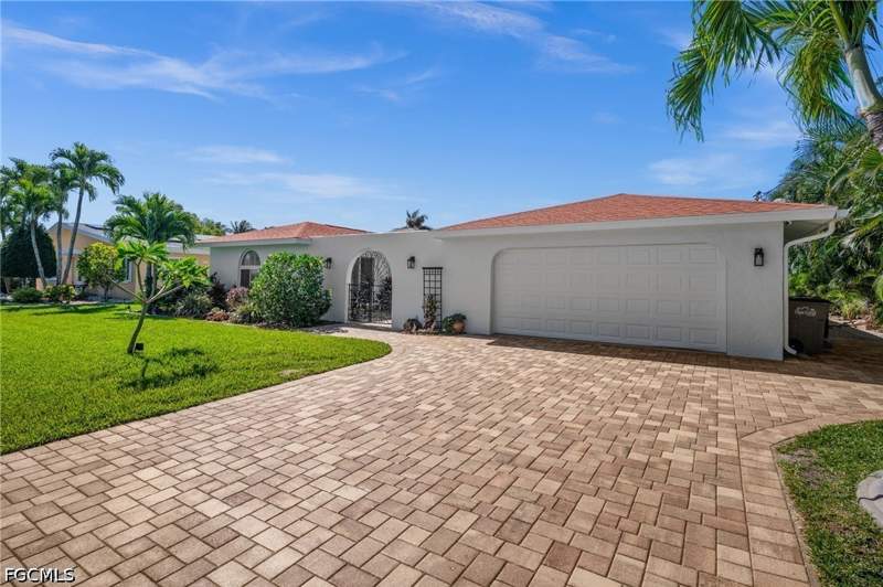 5 bedroom SingleFamilyResidence at 1432 Venetian Ct, Cape Coral, Cape Coral — photo 2