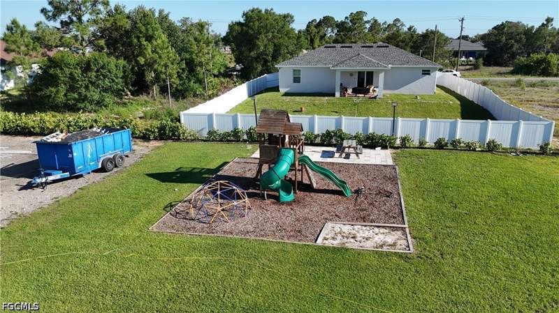 4 bedroom SingleFamilyResidence at 4017 7th St SW, Lehigh Acres, Lehigh Acres — photo 4