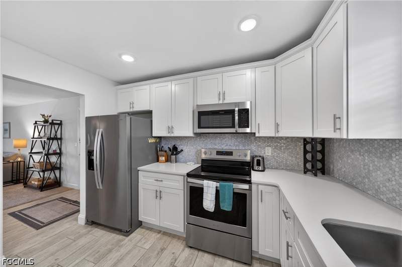 2 bedroom Condominium at 1714 Bikini Ct 105, Coral Cay Condo, Cape Coral — photo 3