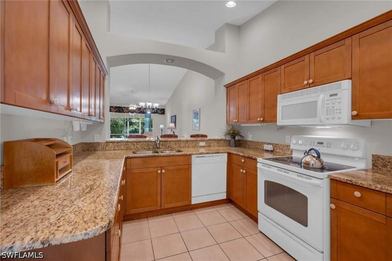 3 bedroom Attached at 6234 Mandalay Cir 57, Mandalay, Naples — photo 4